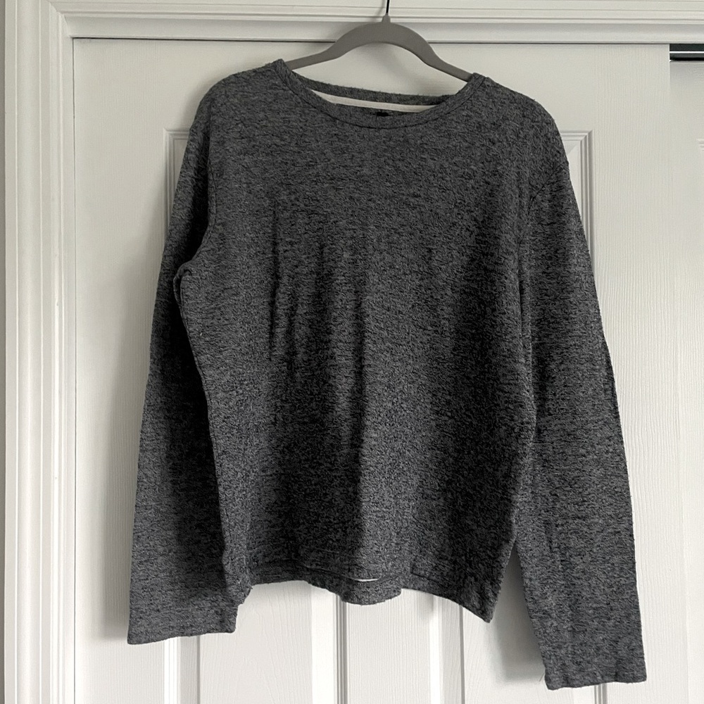 Lightweight sweatshirt.